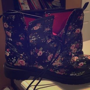Cute flower theme boots!💗🌸